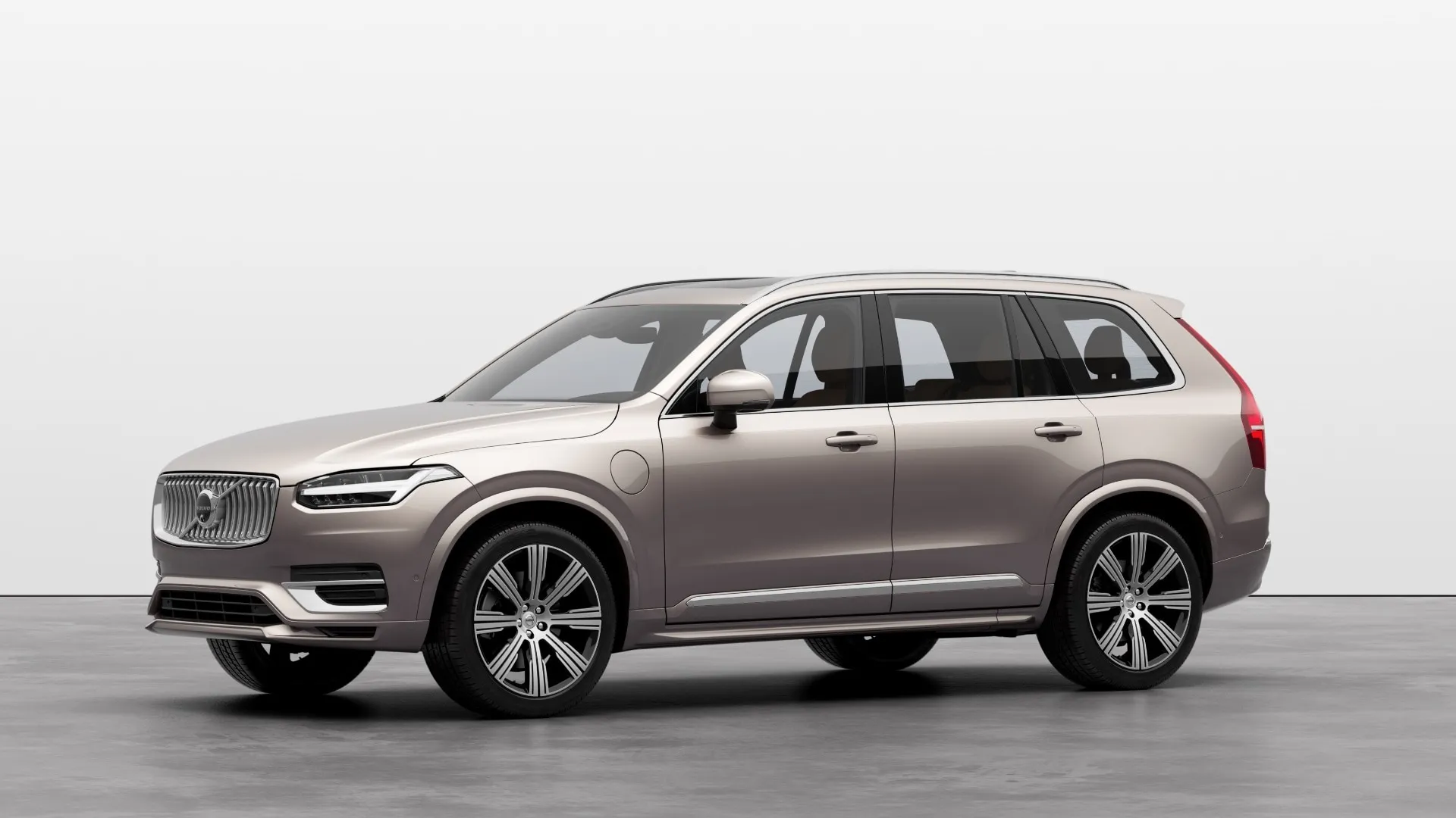 XC90 PLUG-IN HYBRID ULTRA (HYBRID SẠC NGOÀI)